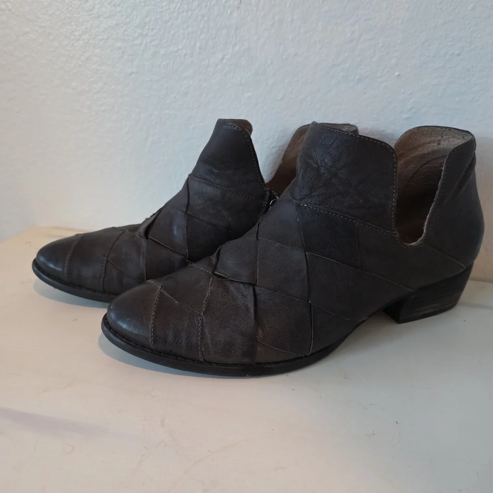 Seychelles Deep Ankle Bootie - Picture 3 of 7